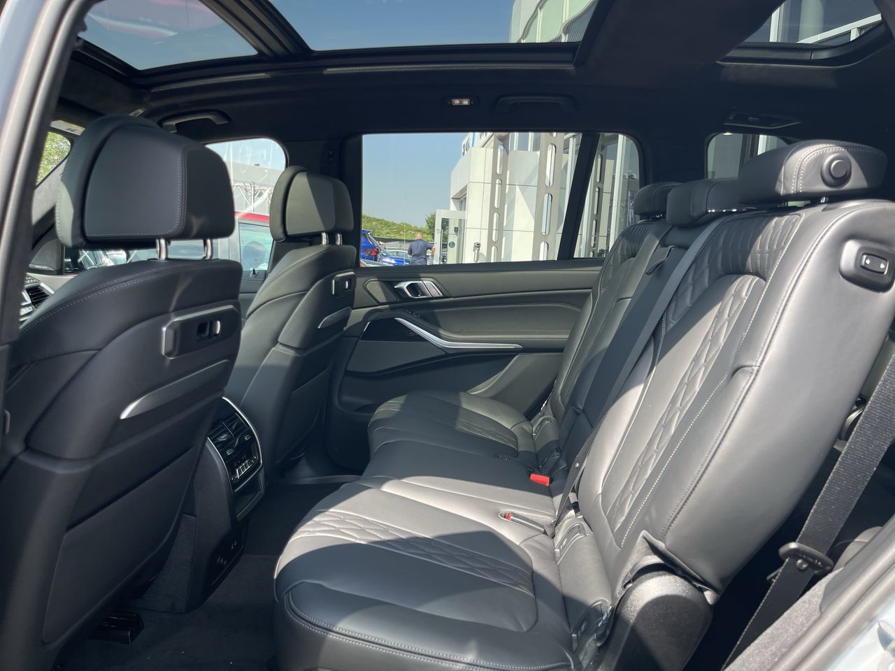 2027 BMW X7