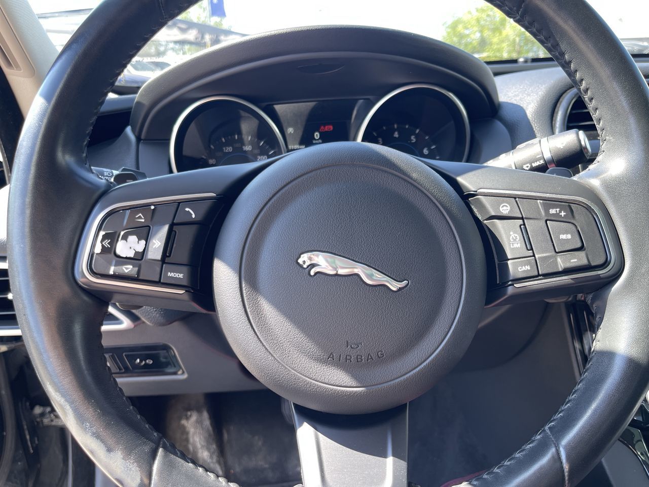 Jaguar XE  2018 à Calgary, Alberta