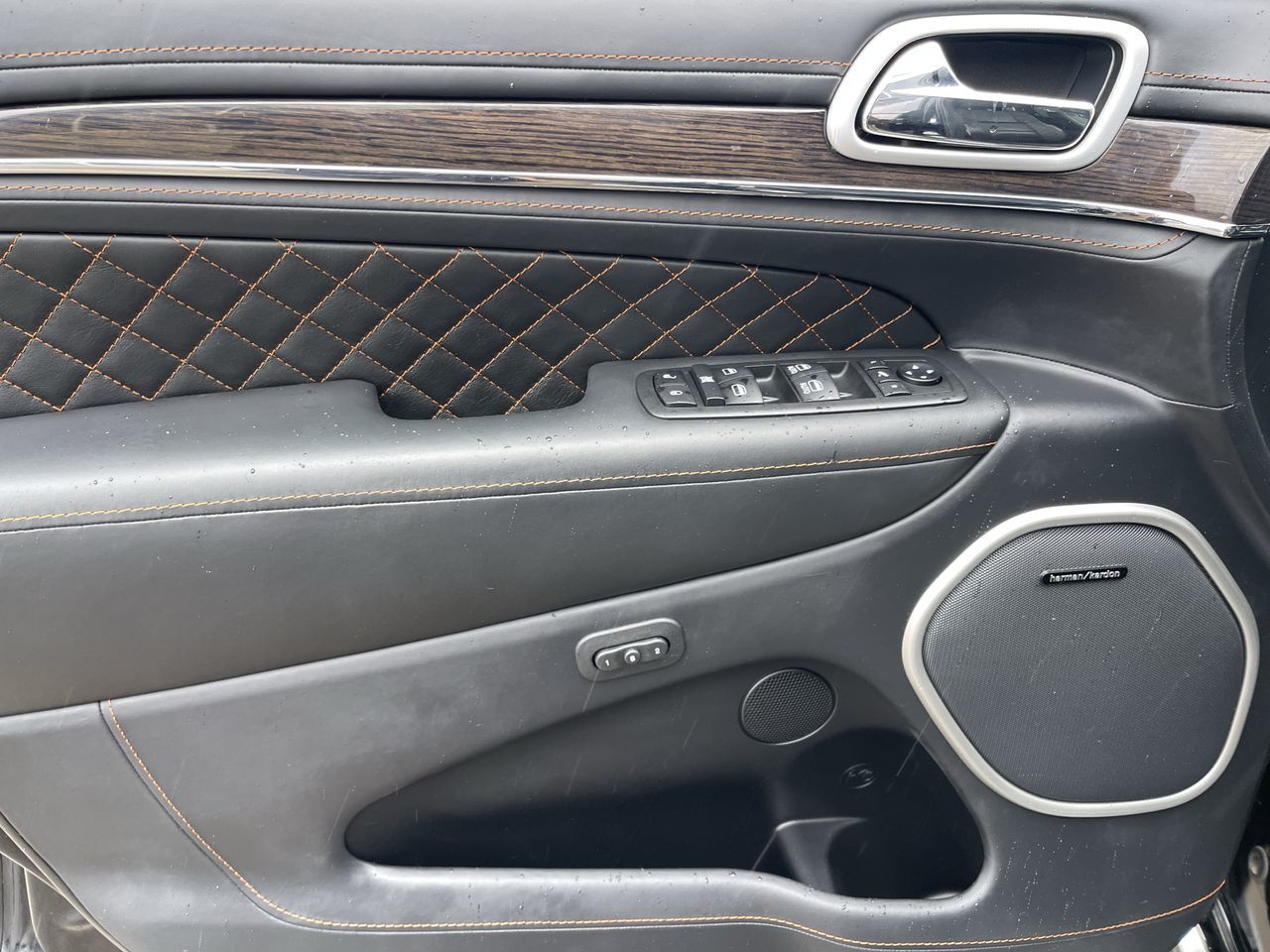 2020 Jeep Grand Cherokee 4X4 in Calgary, Alberta