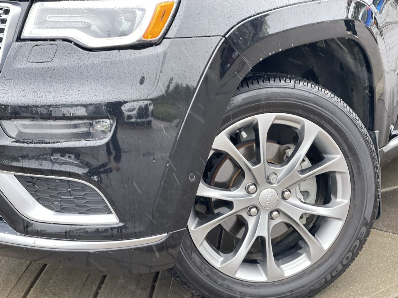 2020 Jeep Grand Cherokee 4X4 in Calgary, Alberta