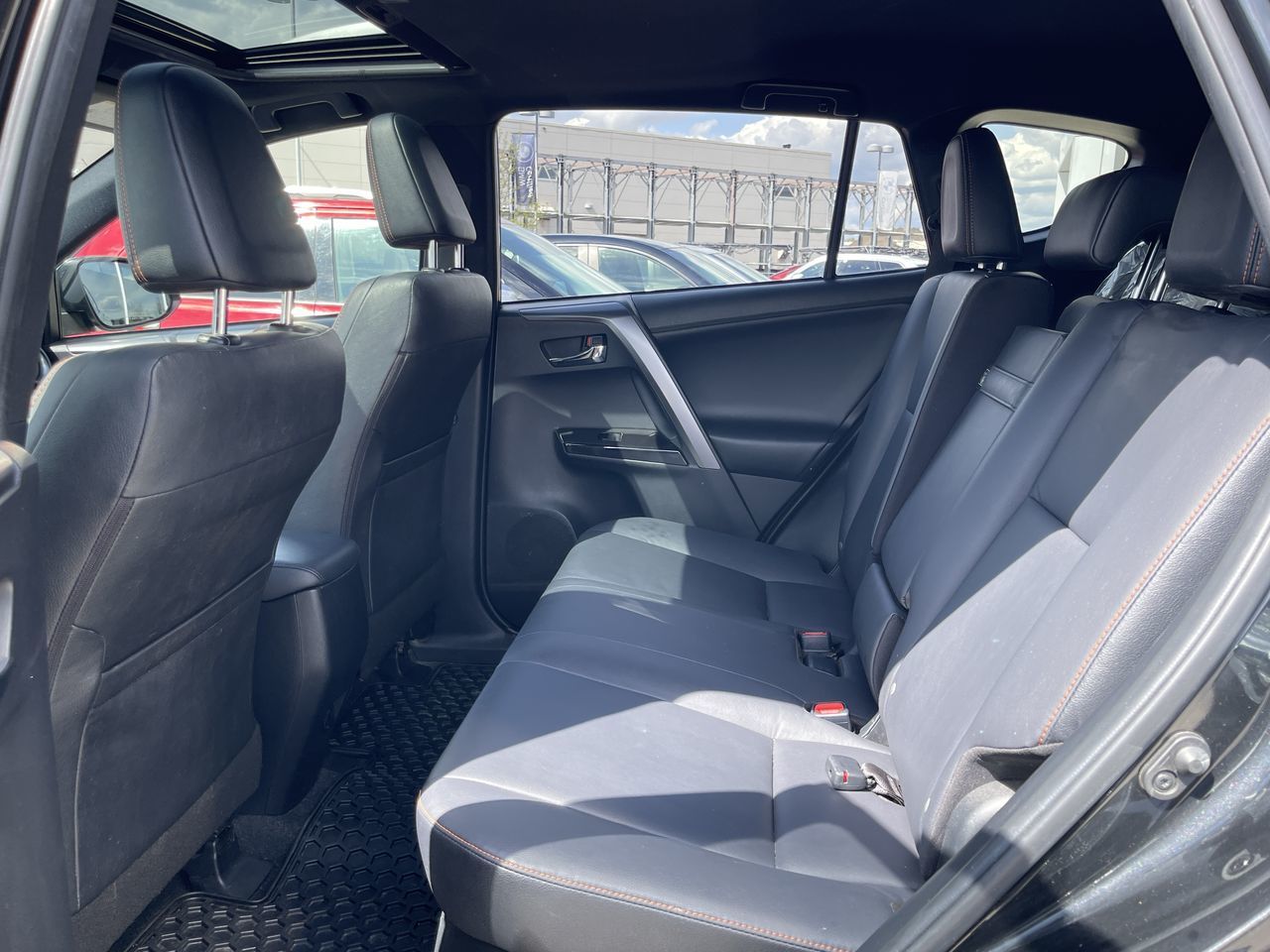 Toyota RAV4  2018 à Calgary, Alberta