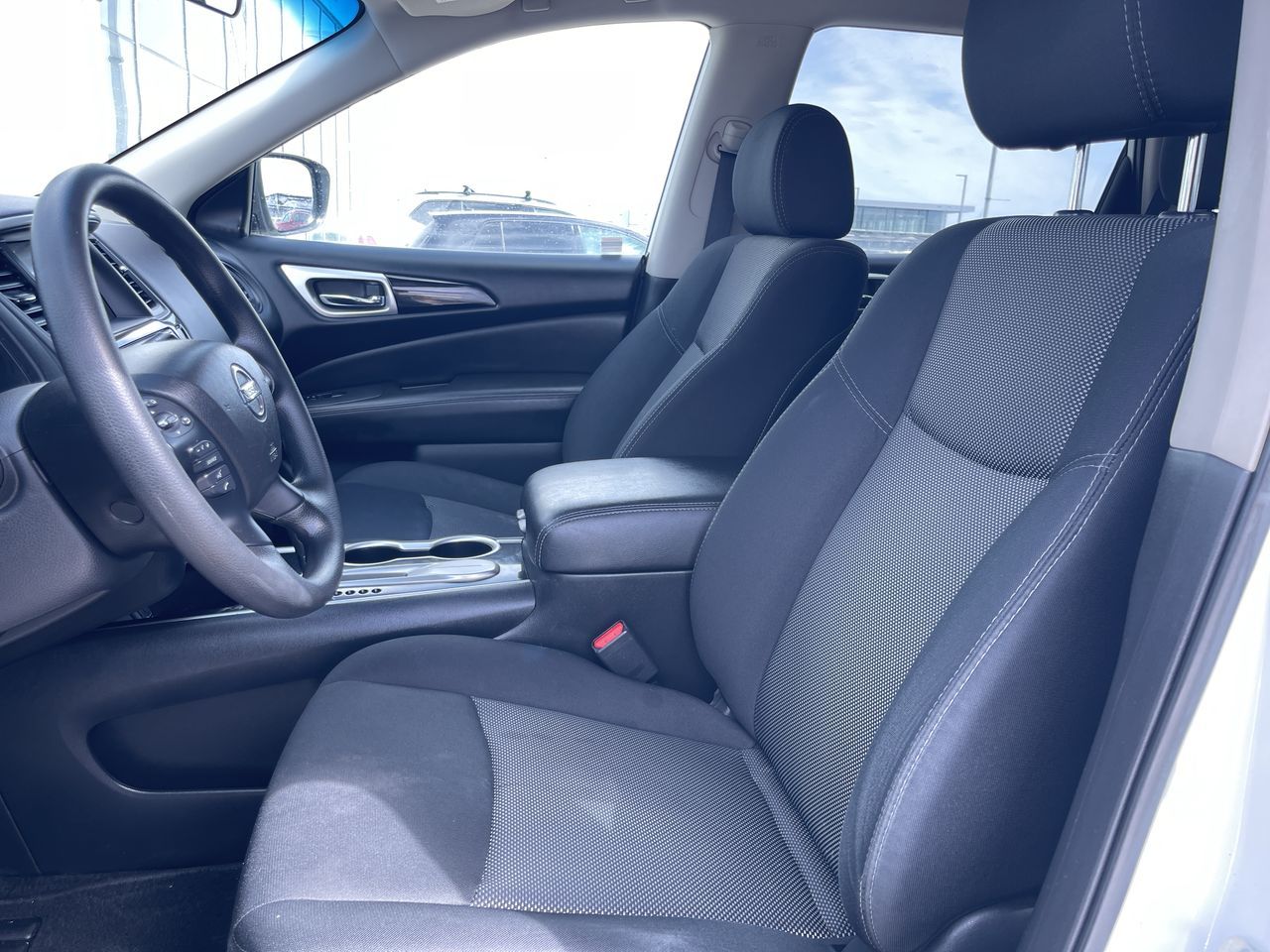 Nissan Pathfinder  2018 à Calgary, Alberta