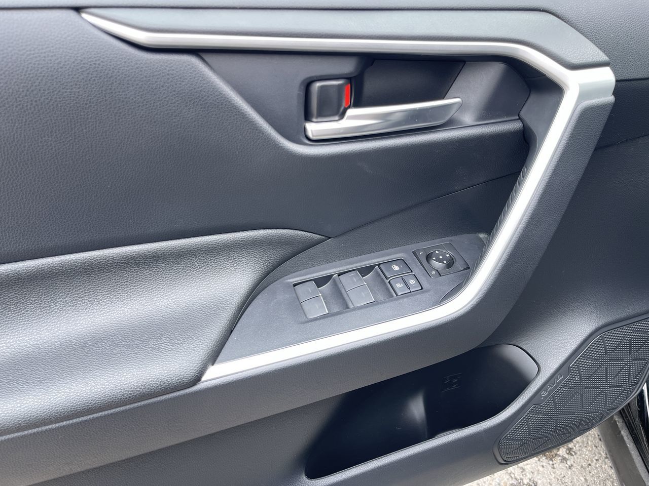 Toyota RAV4 Hybrid  2024 à Calgary, Alberta