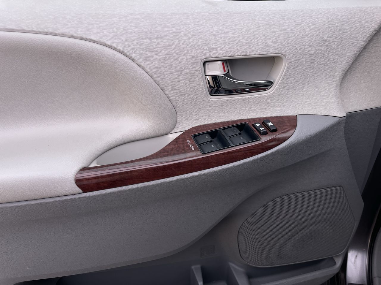 2014 Toyota Sienna in Calgary, Alberta