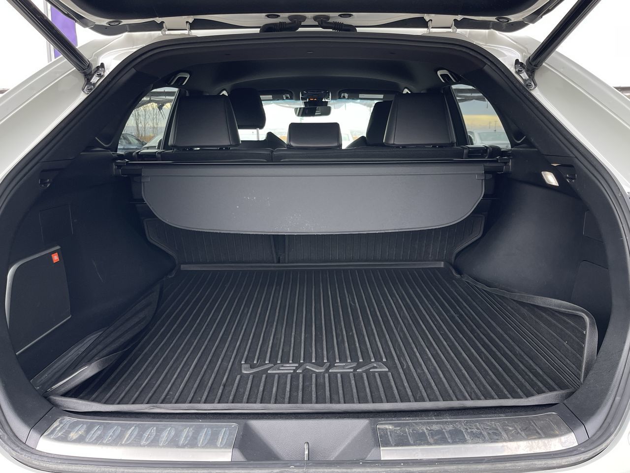 Toyota Venza Hybrid  2021 à Calgary, Alberta