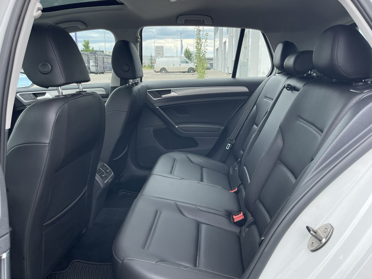 Volkswagen Golf  2017 à Calgary, Alberta