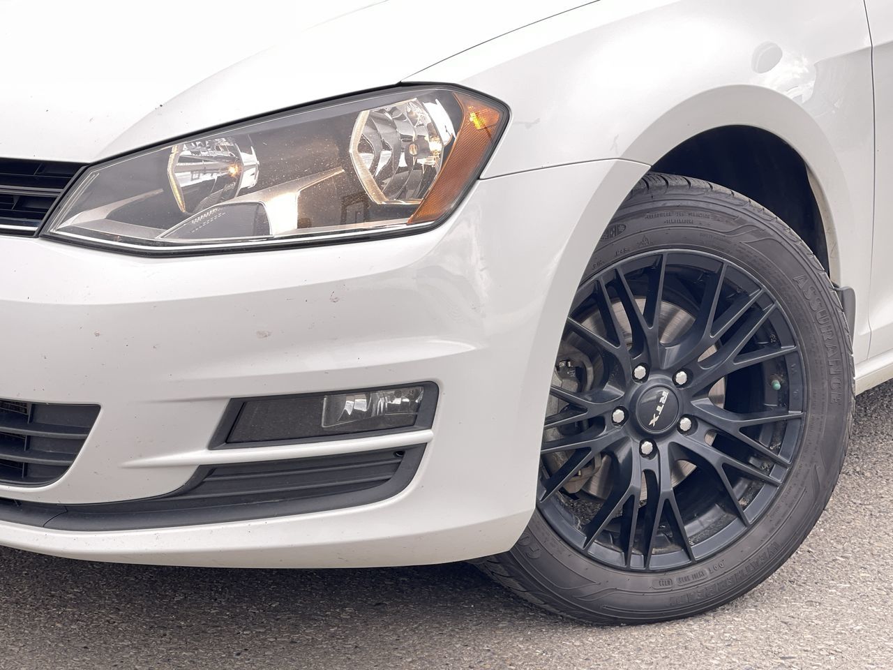 Volkswagen Golf  2017 à Calgary, Alberta