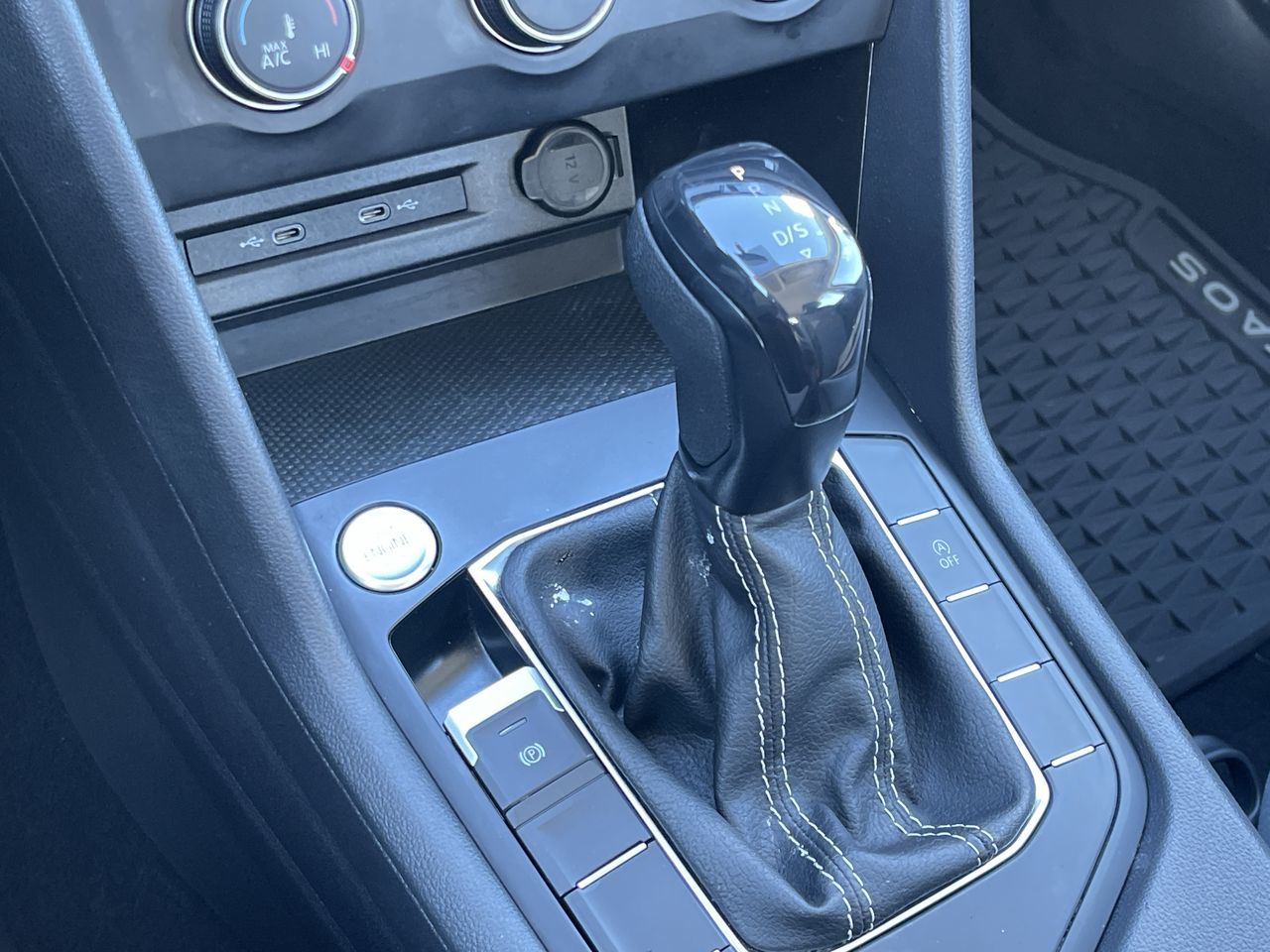 Volkswagen Taos  2022 à Calgary, Alberta