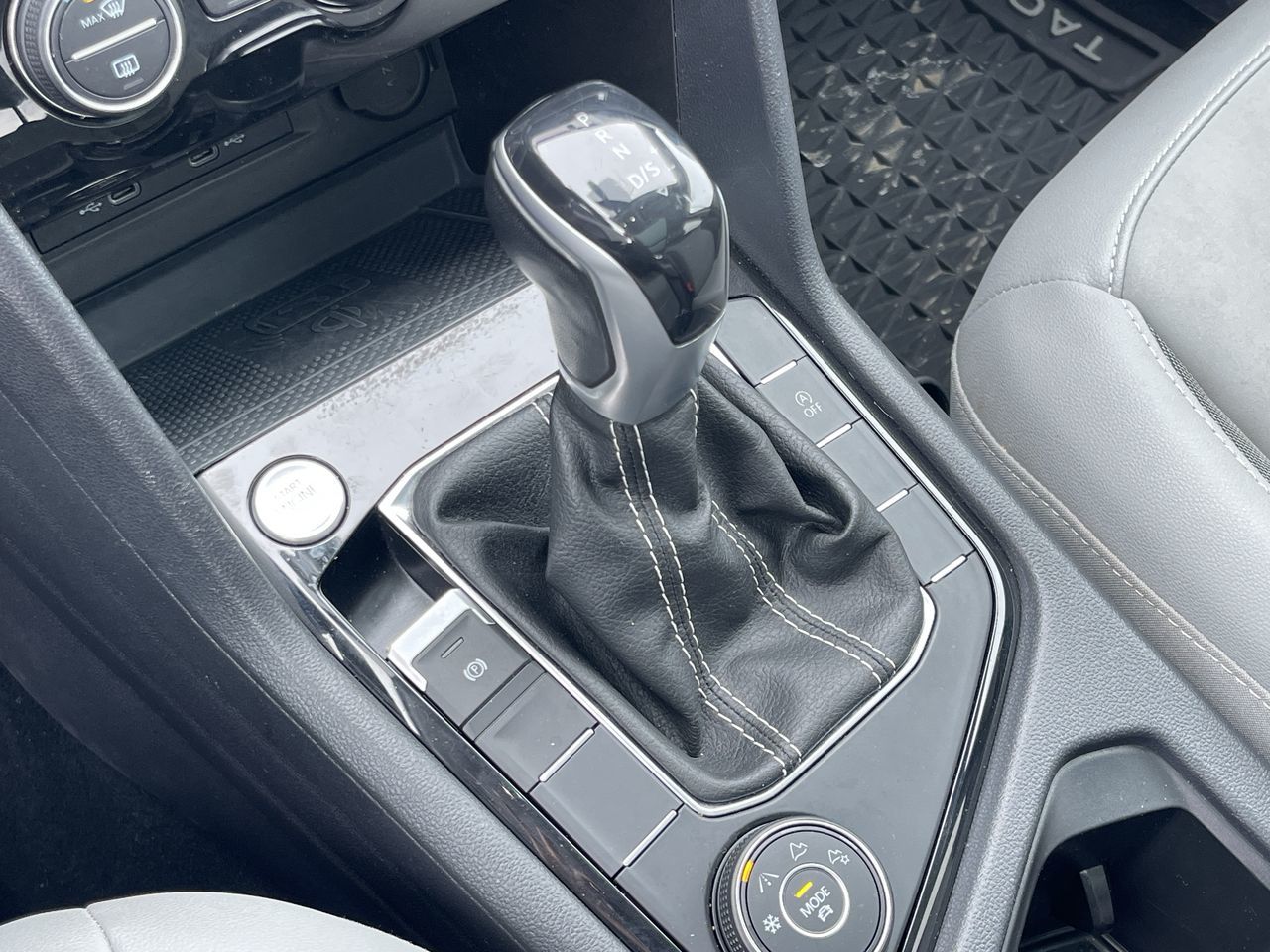 Volkswagen Taos  2022 à Calgary, Alberta