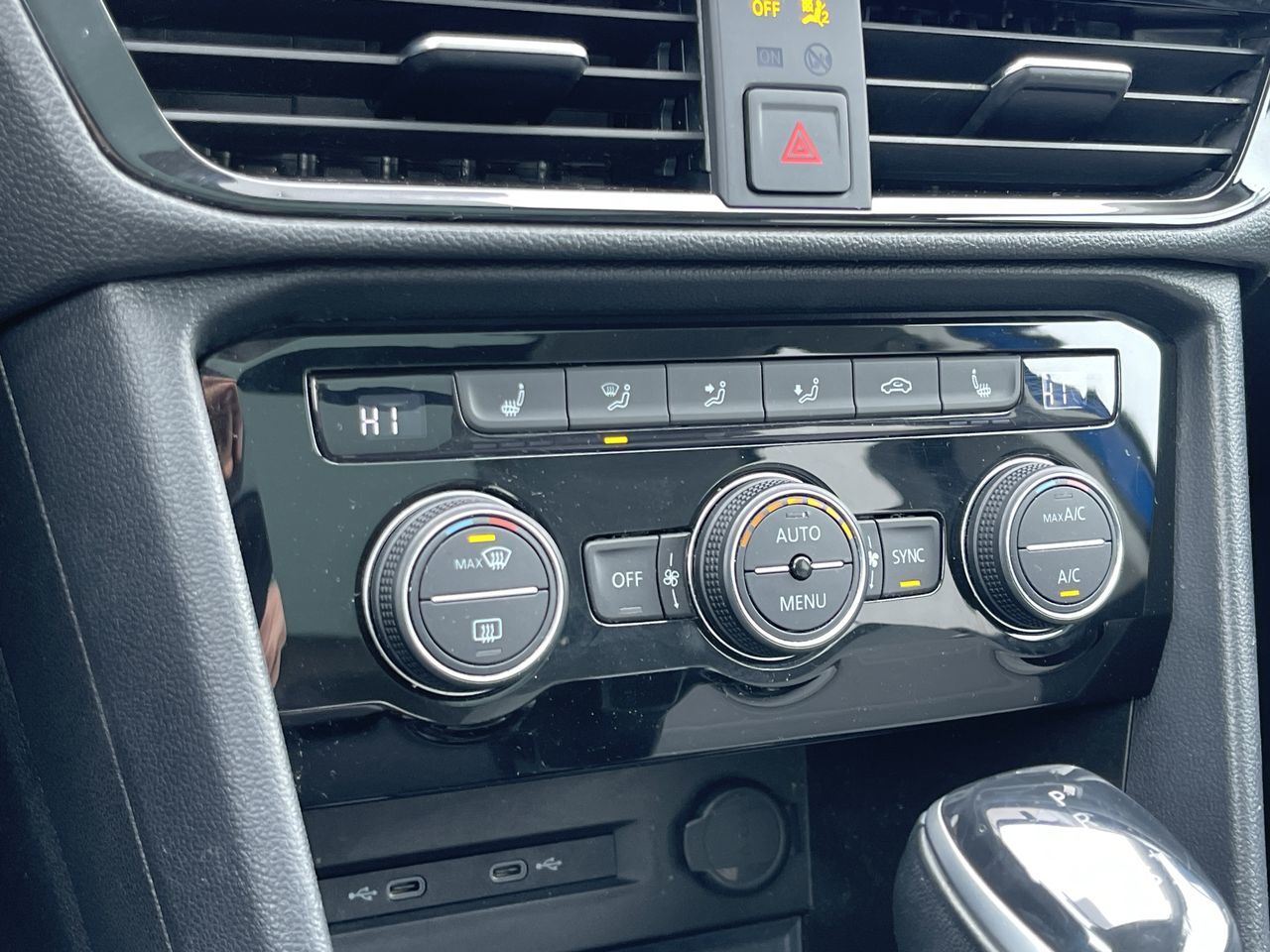 Volkswagen Taos  2022 à Calgary, Alberta