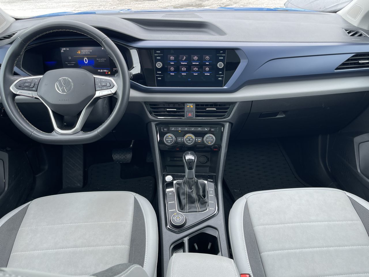 Volkswagen Taos  2022 à Calgary, Alberta