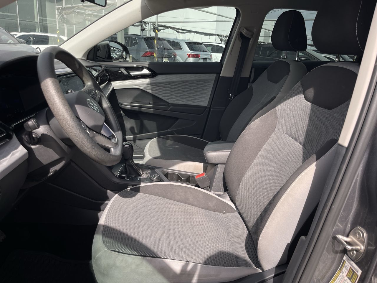 Volkswagen Taos  2022 à Calgary, Alberta