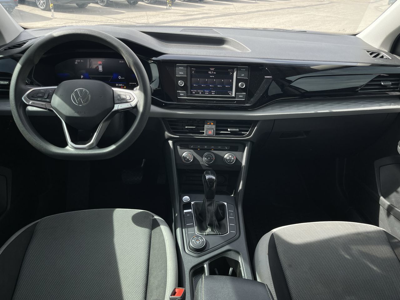 Volkswagen Taos  2022 à Calgary, Alberta