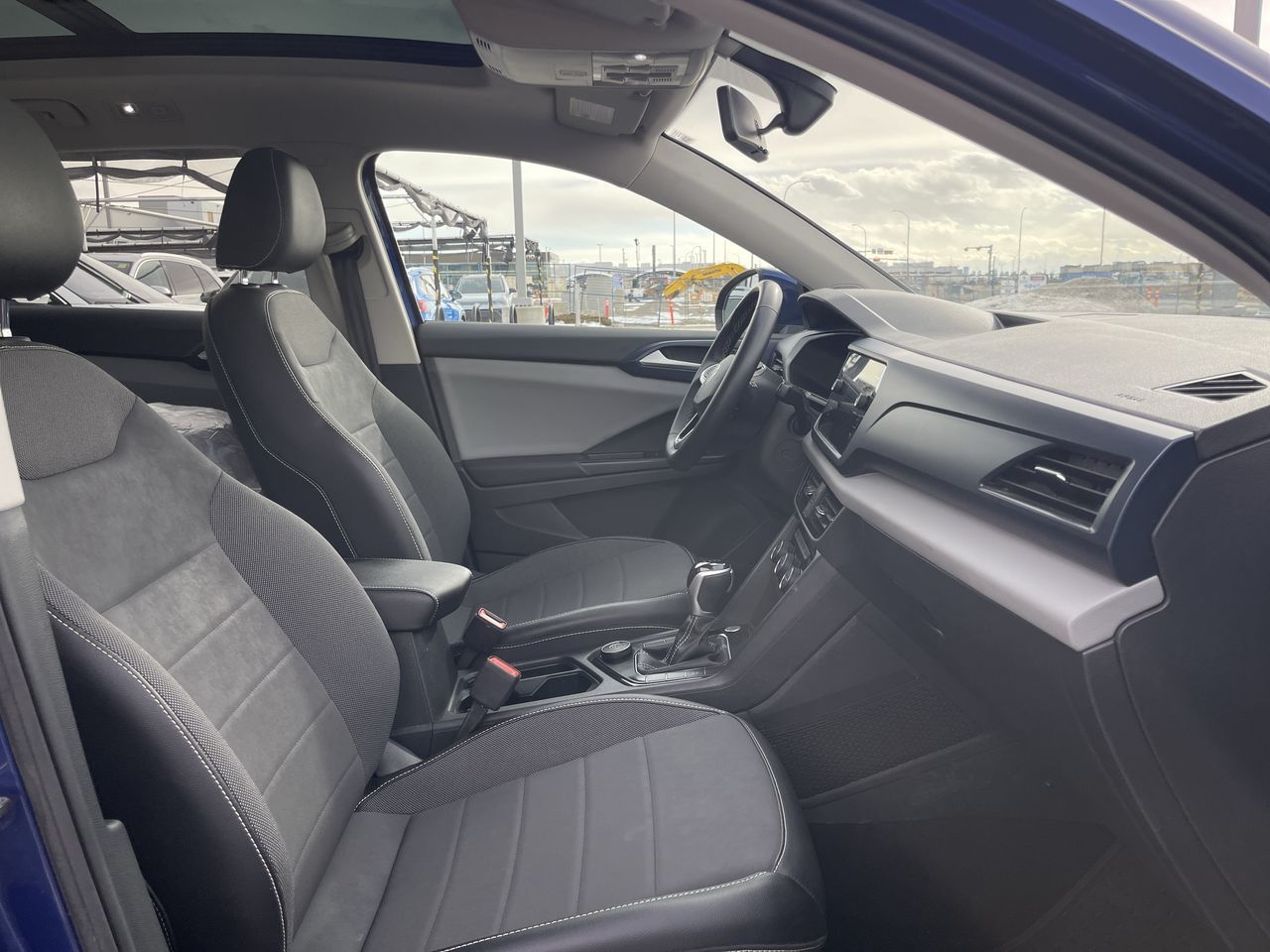 Volkswagen Taos  2022 à Calgary, Alberta