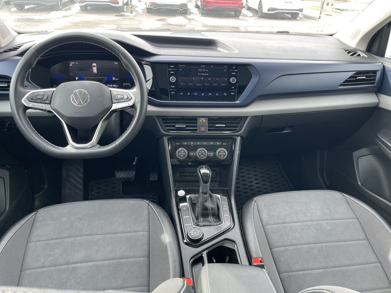 Volkswagen Taos  2022 à Calgary, Alberta