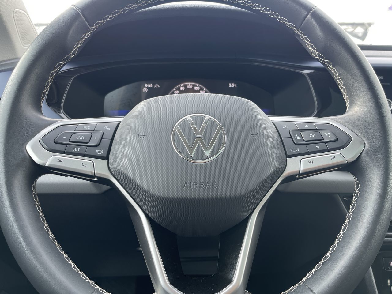 Volkswagen Taos  2022 à Calgary, Alberta