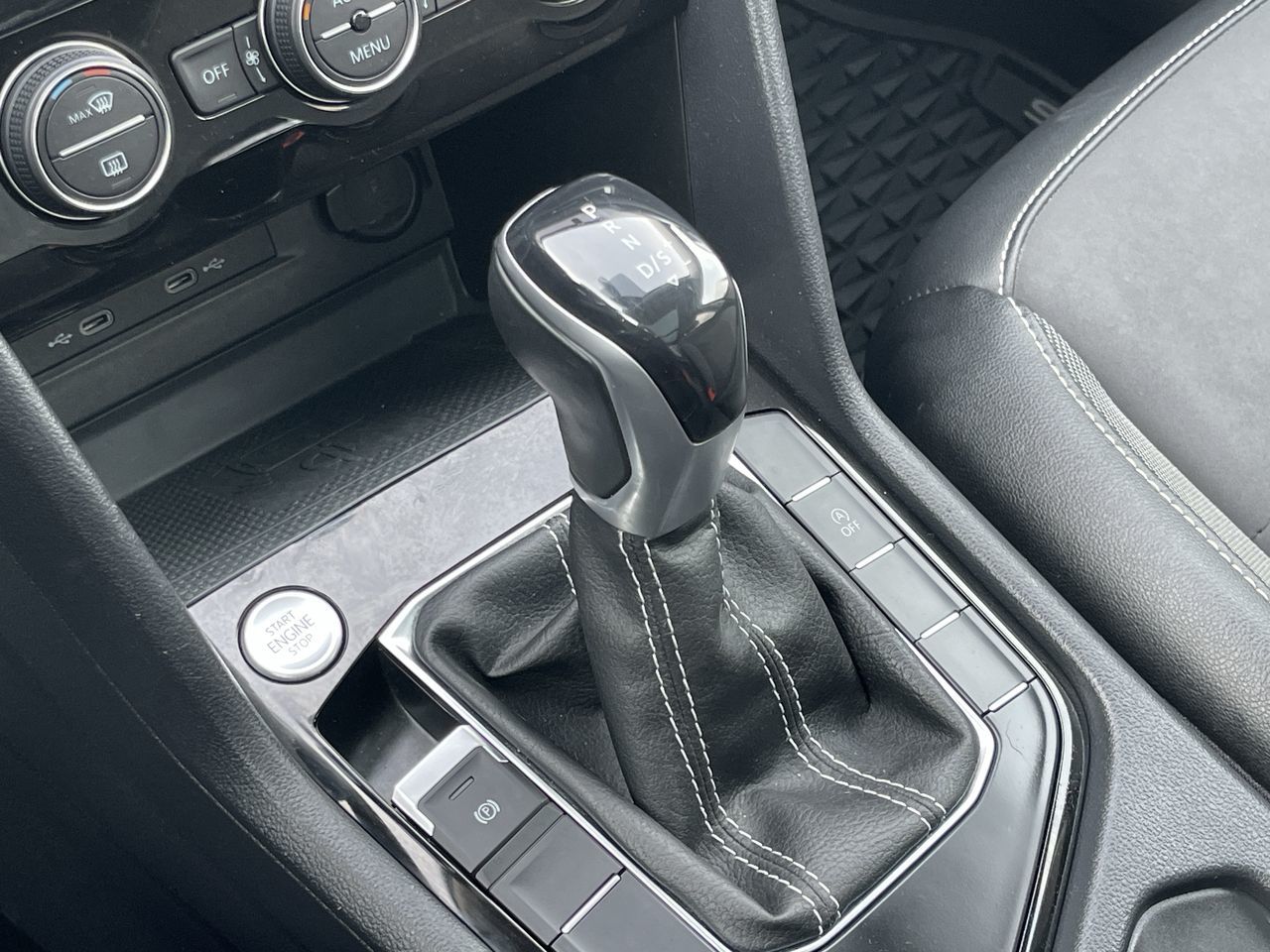 Volkswagen Taos  2022 à Calgary, Alberta