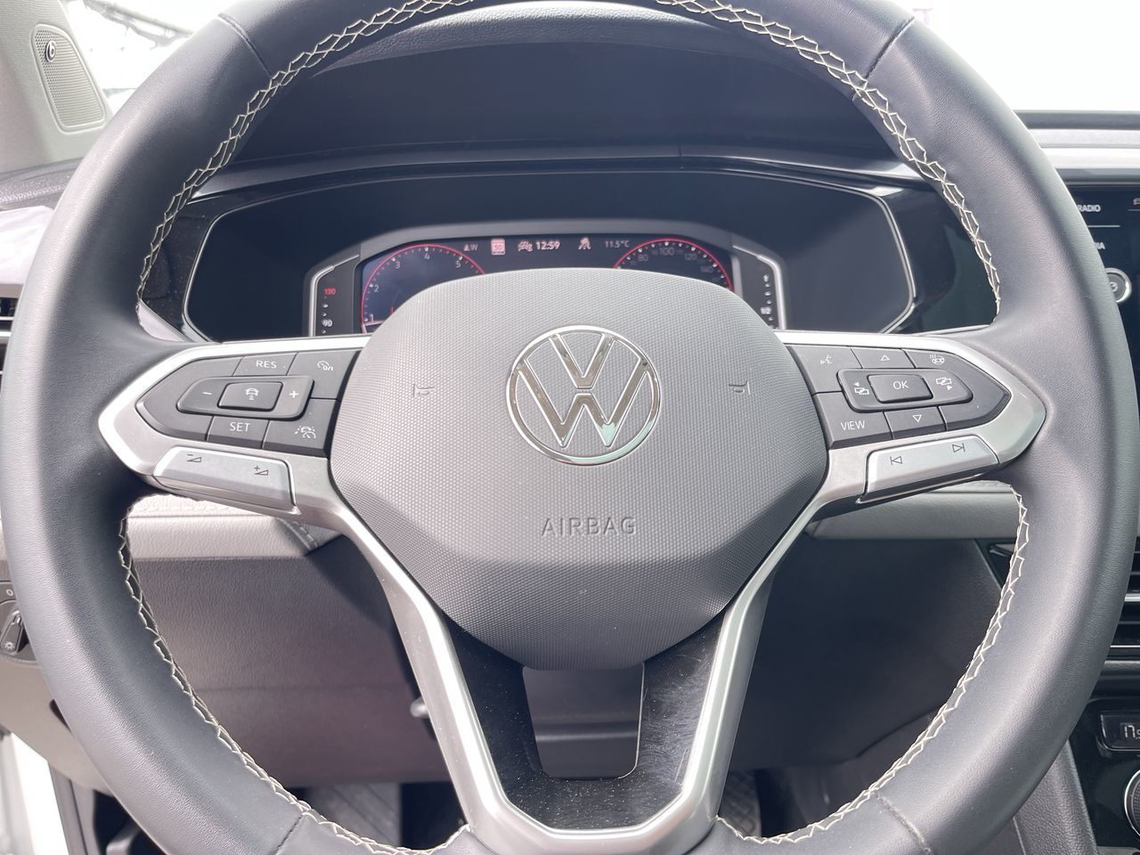 Volkswagen Taos  2023 à Calgary, Alberta