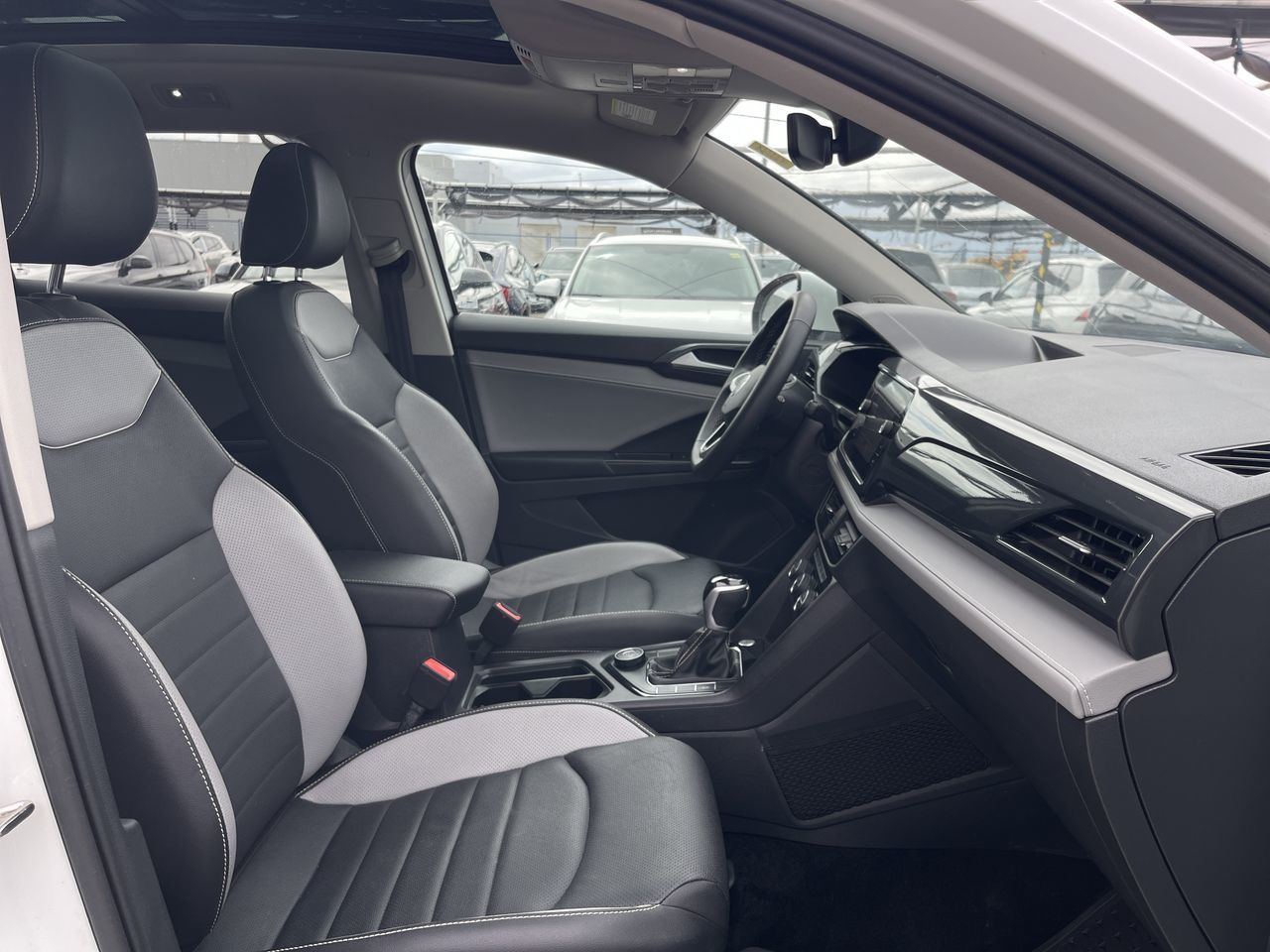 Volkswagen Taos  2023 à Calgary, Alberta