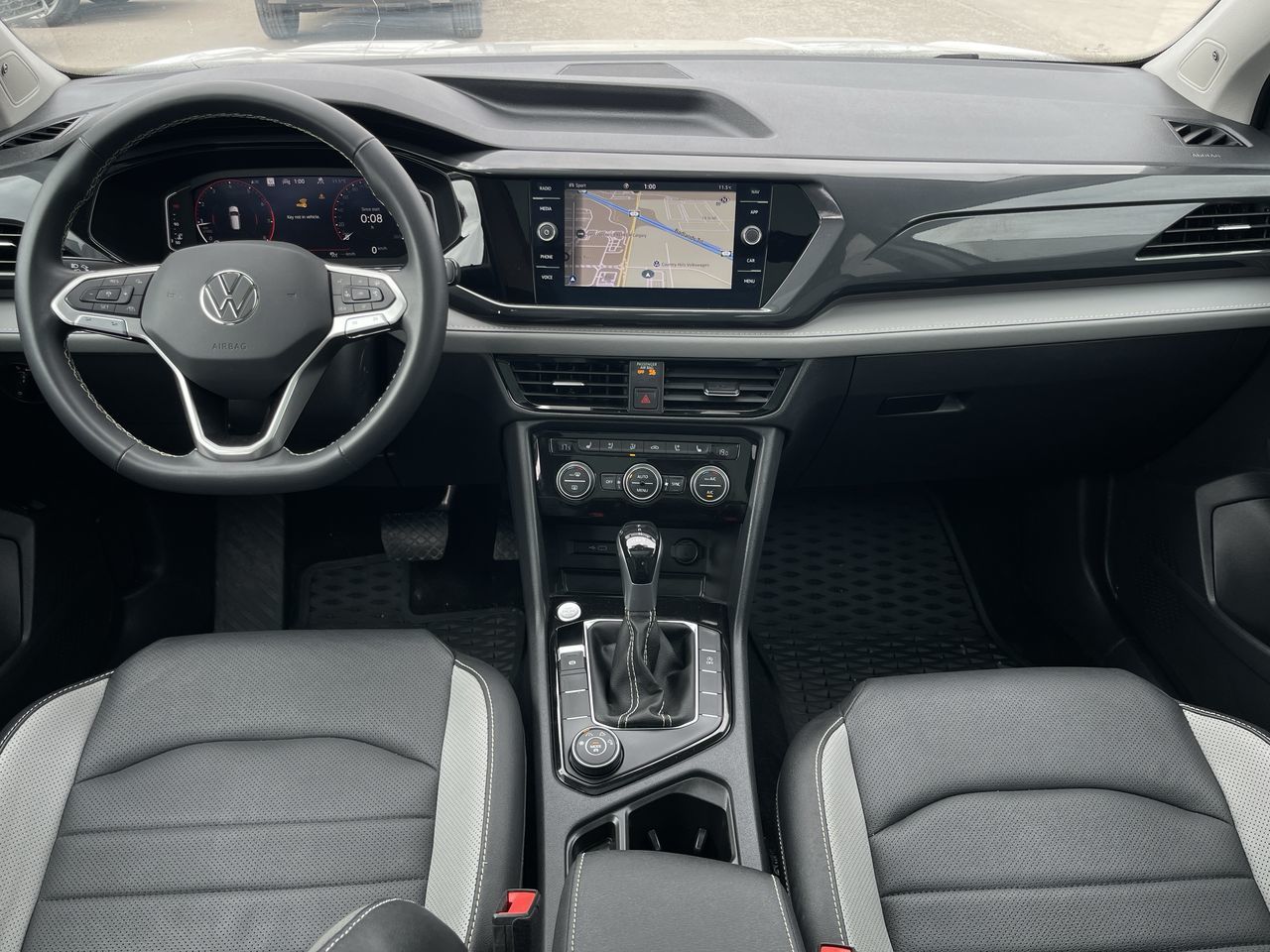 Volkswagen Taos  2023 à Calgary, Alberta
