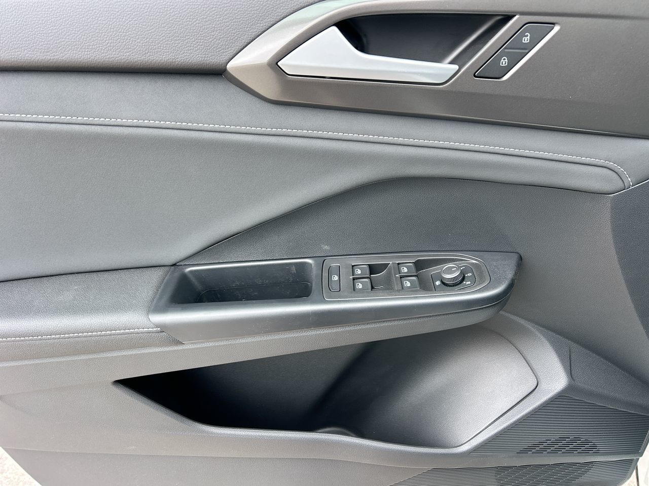 2025 Volkswagen Taos