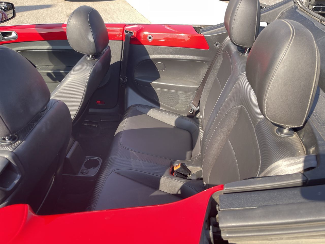 Volkswagen The Beetle Convertible  2016 à Calgary, Alberta
