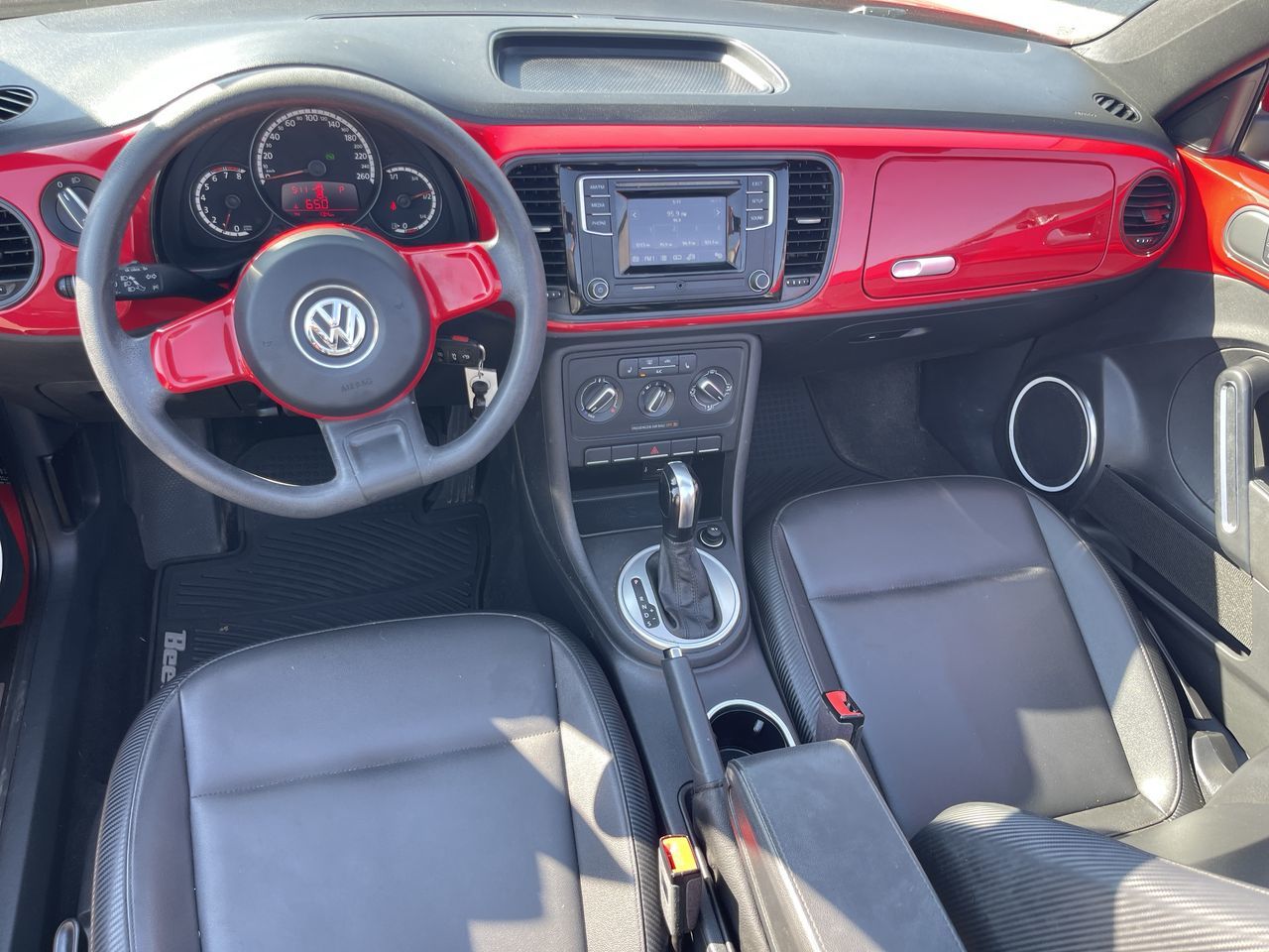 Volkswagen The Beetle Convertible  2016 à Calgary, Alberta