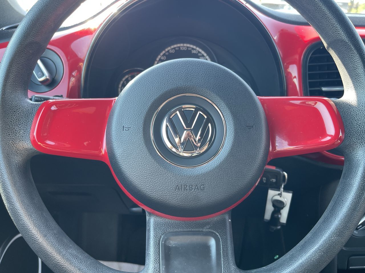 Volkswagen The Beetle Convertible  2016 à Calgary, Alberta