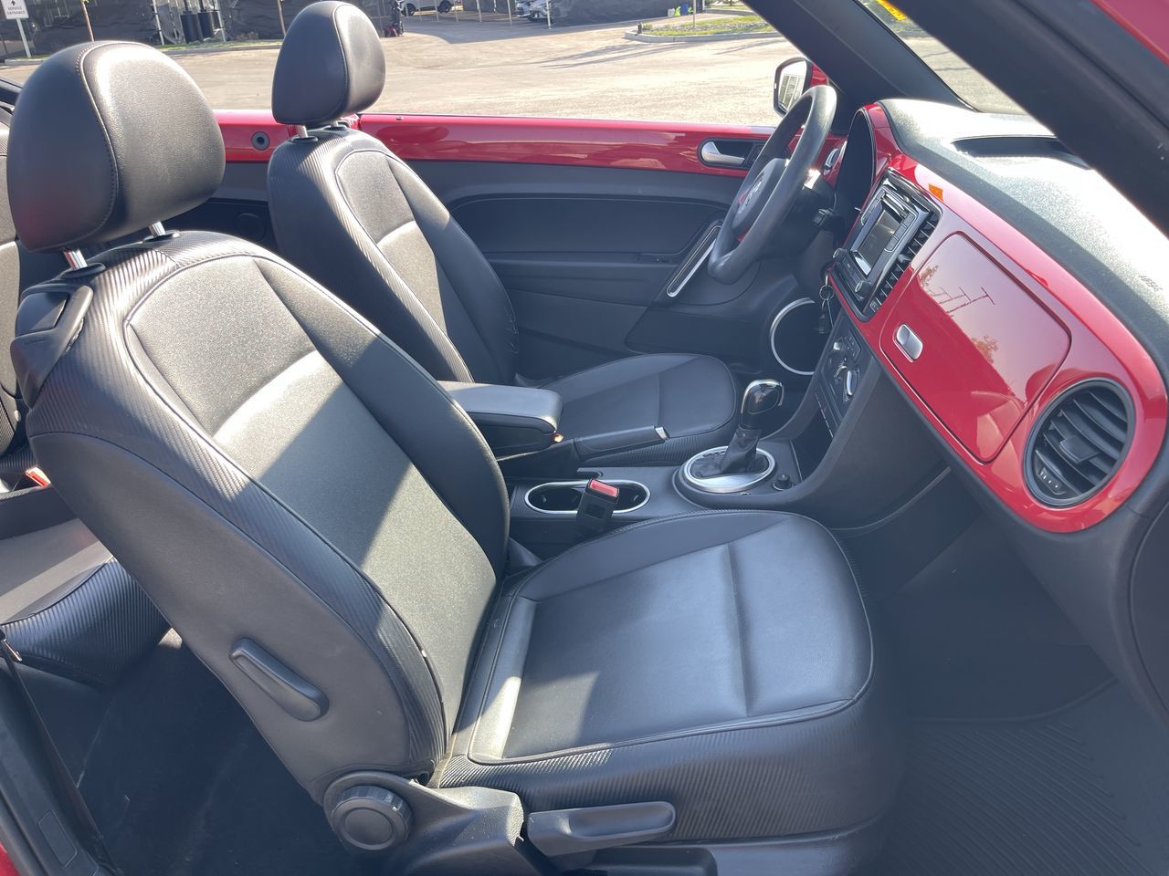 Volkswagen The Beetle Convertible  2016 à Calgary, Alberta