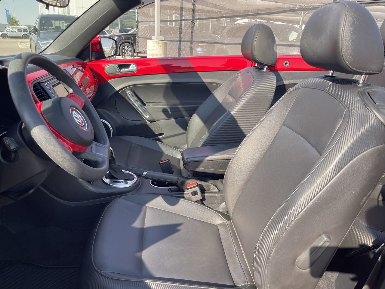 Volkswagen The Beetle Convertible  2016 à Calgary, Alberta