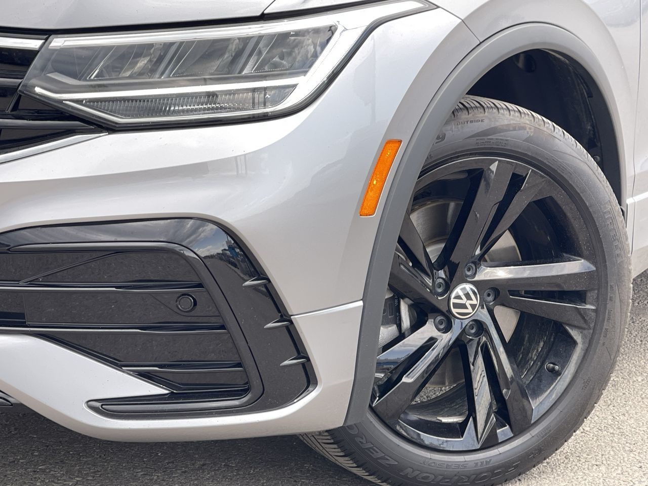Volkswagen Tiguan  2023 à Calgary, Alberta