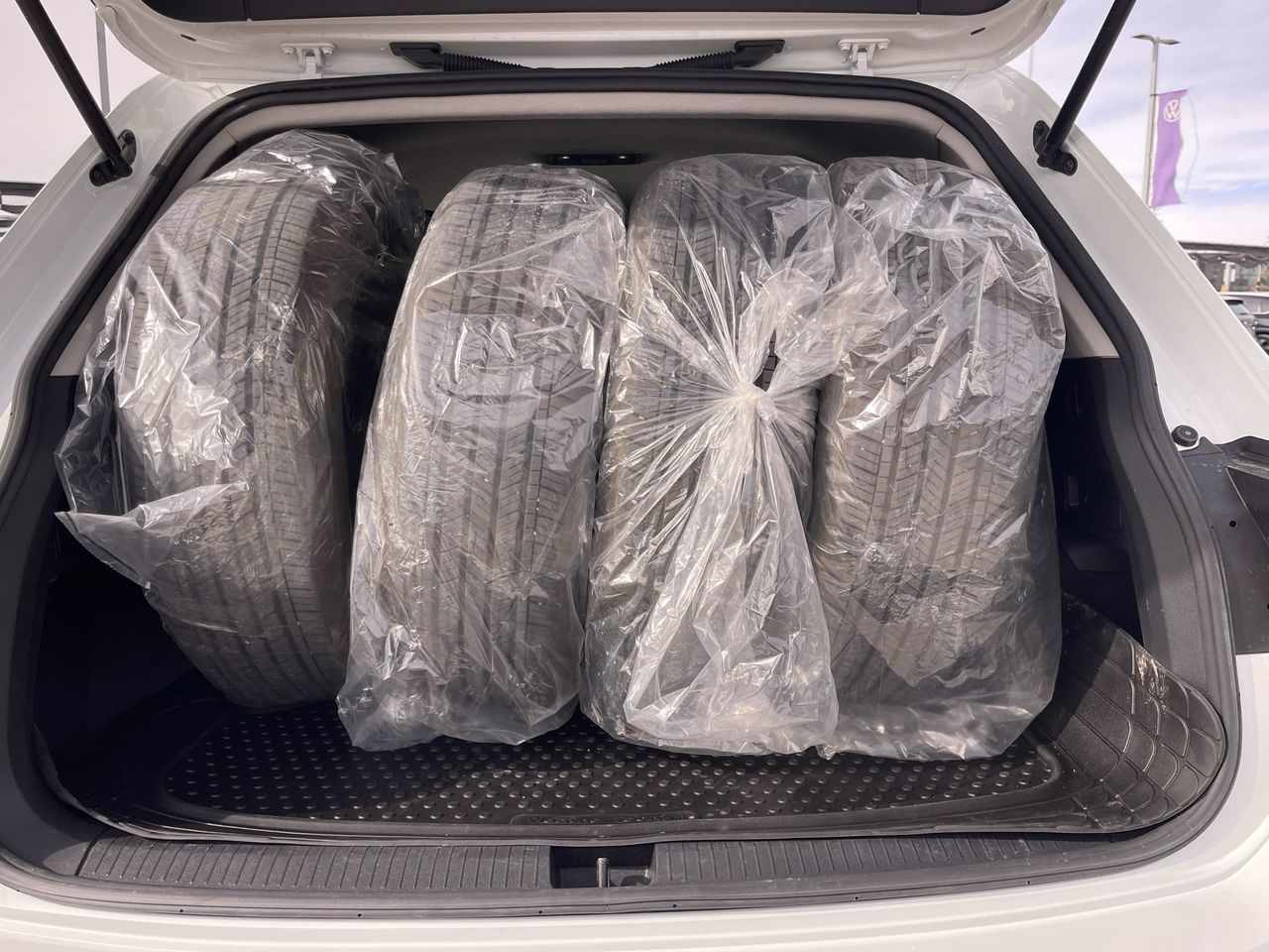 Volkswagen Tiguan  2023 à Calgary, Alberta