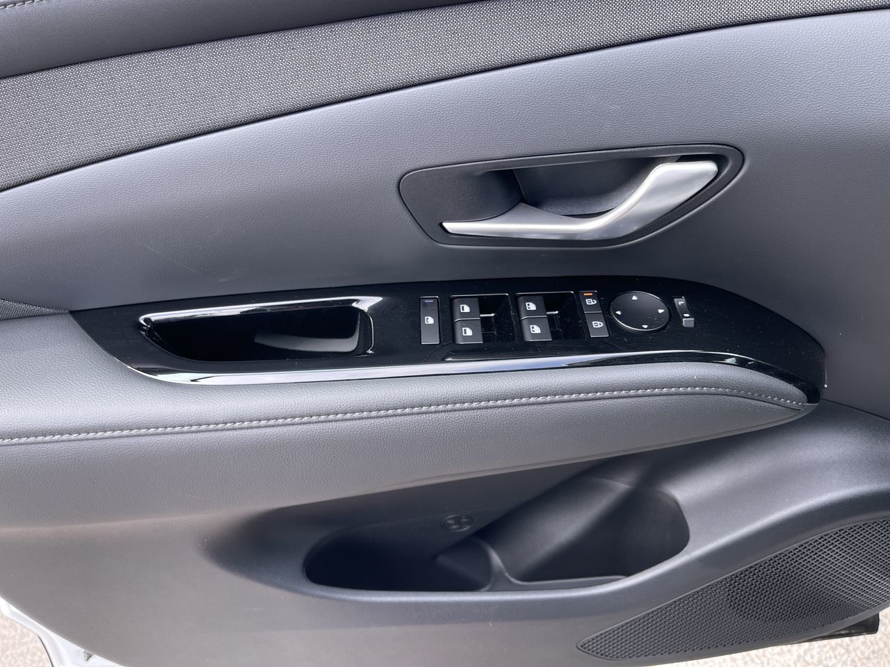 2025 Hyundai Tucson Hybrid in Calgary, Alberta