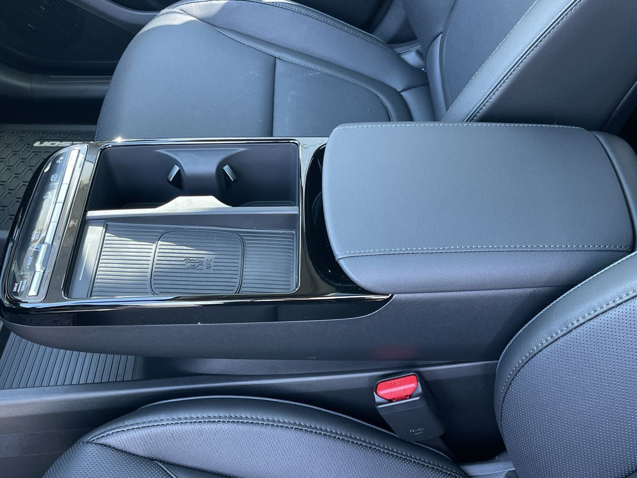 2025 Hyundai Tucson Hybrid in Calgary, Alberta