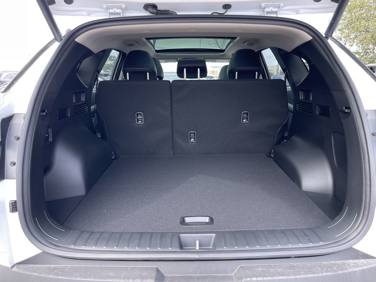2025 Hyundai Tucson Hybrid in Calgary, Alberta
