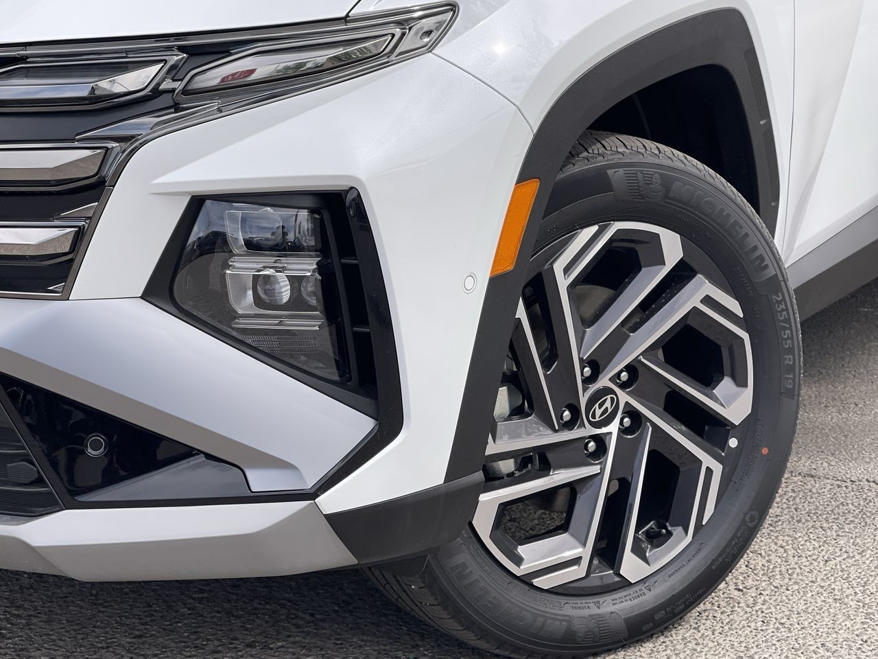 2025 Hyundai Tucson Hybrid in Calgary, Alberta
