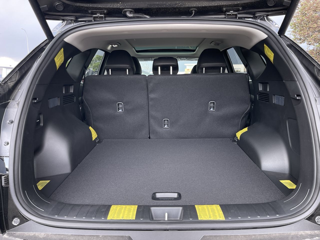 2025 Hyundai Tucson Hybrid in Calgary, Alberta