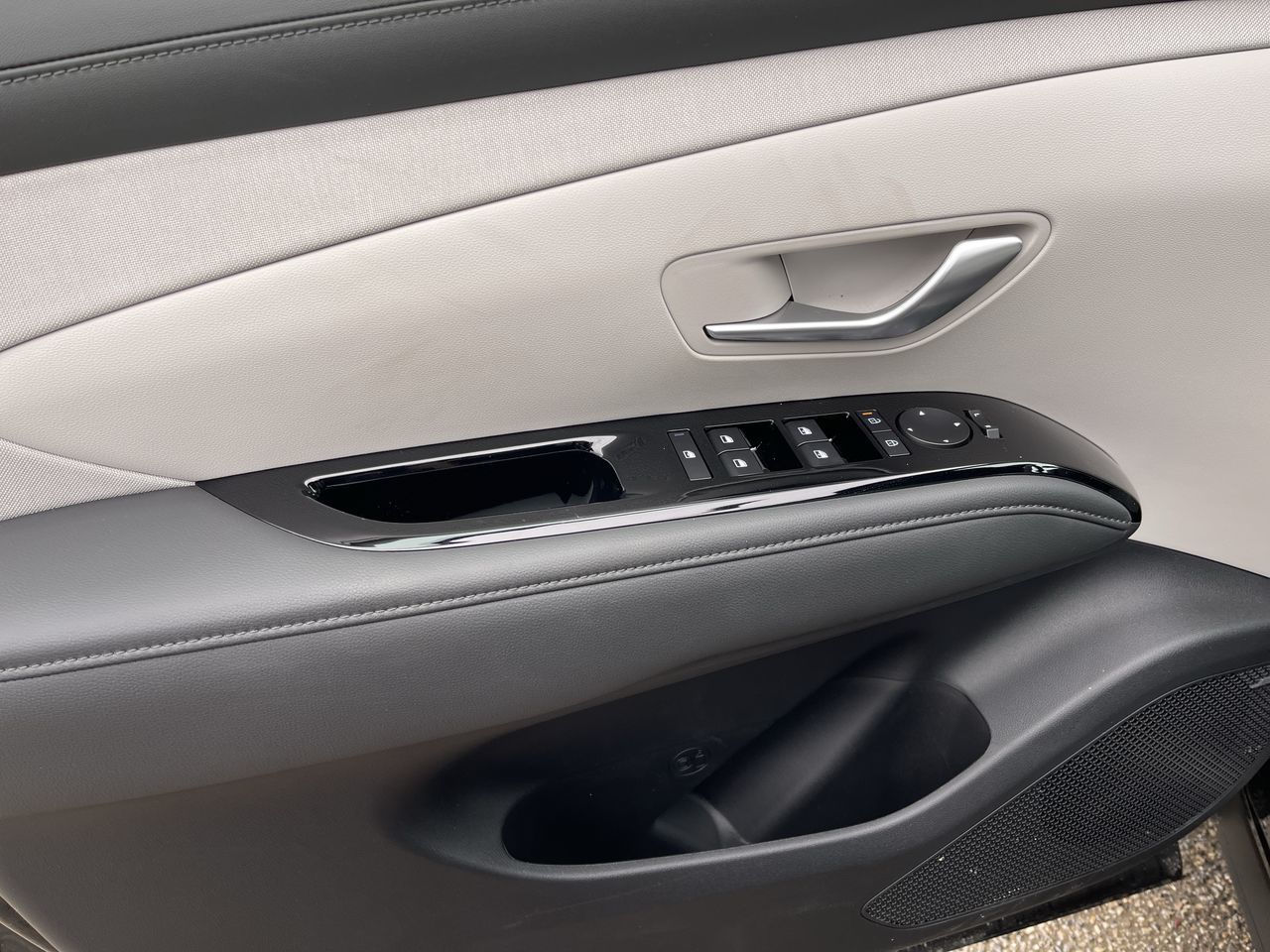 2025 Hyundai Tucson Hybrid in Calgary, Alberta