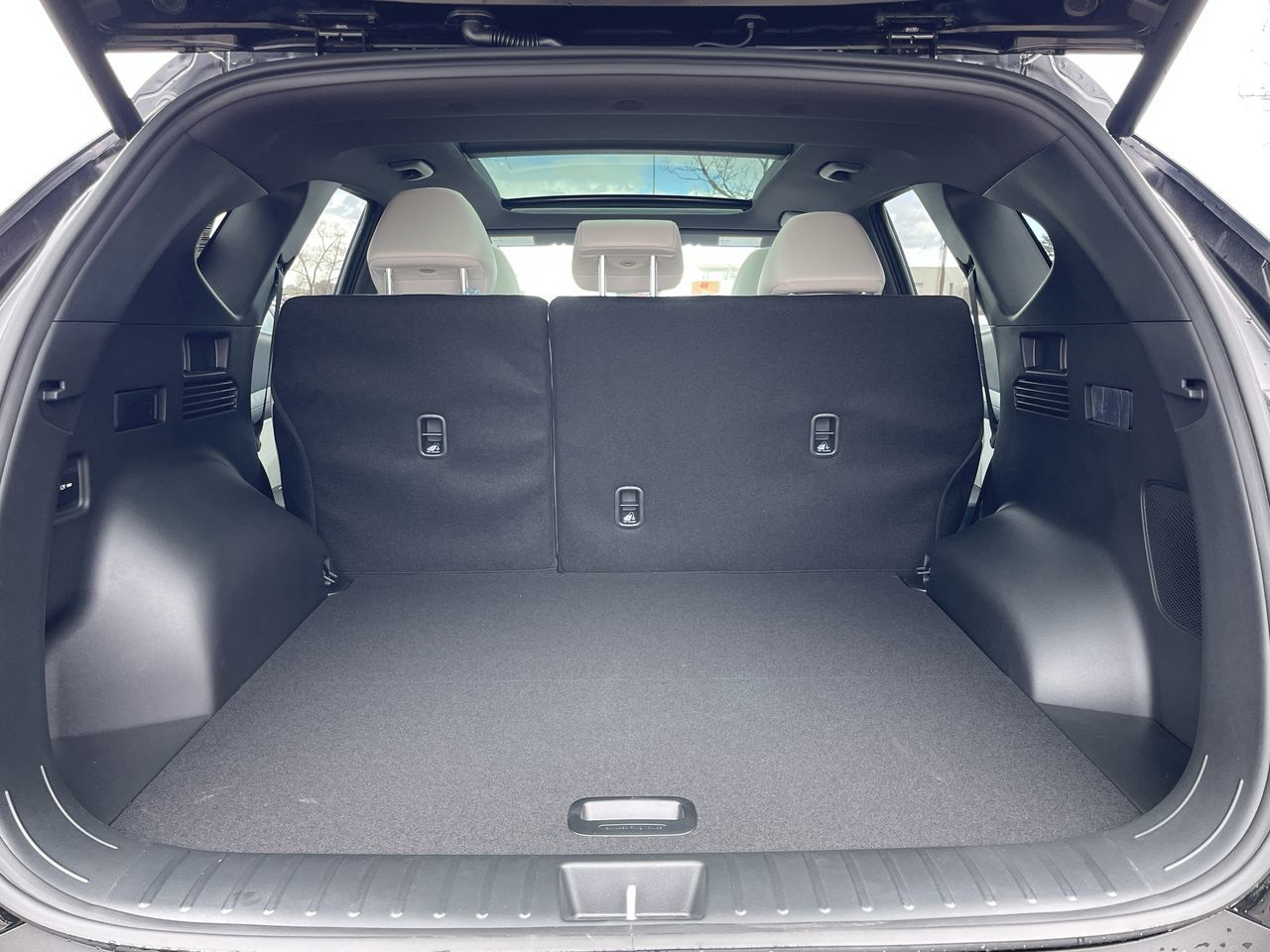 2025 Hyundai Tucson Hybrid in Calgary, Alberta