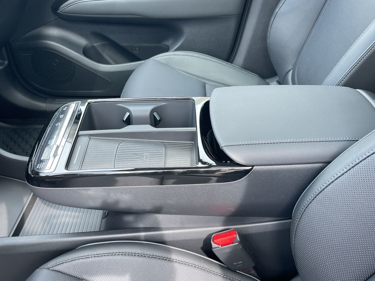 2025 Hyundai Tucson Hybrid in Calgary, Alberta