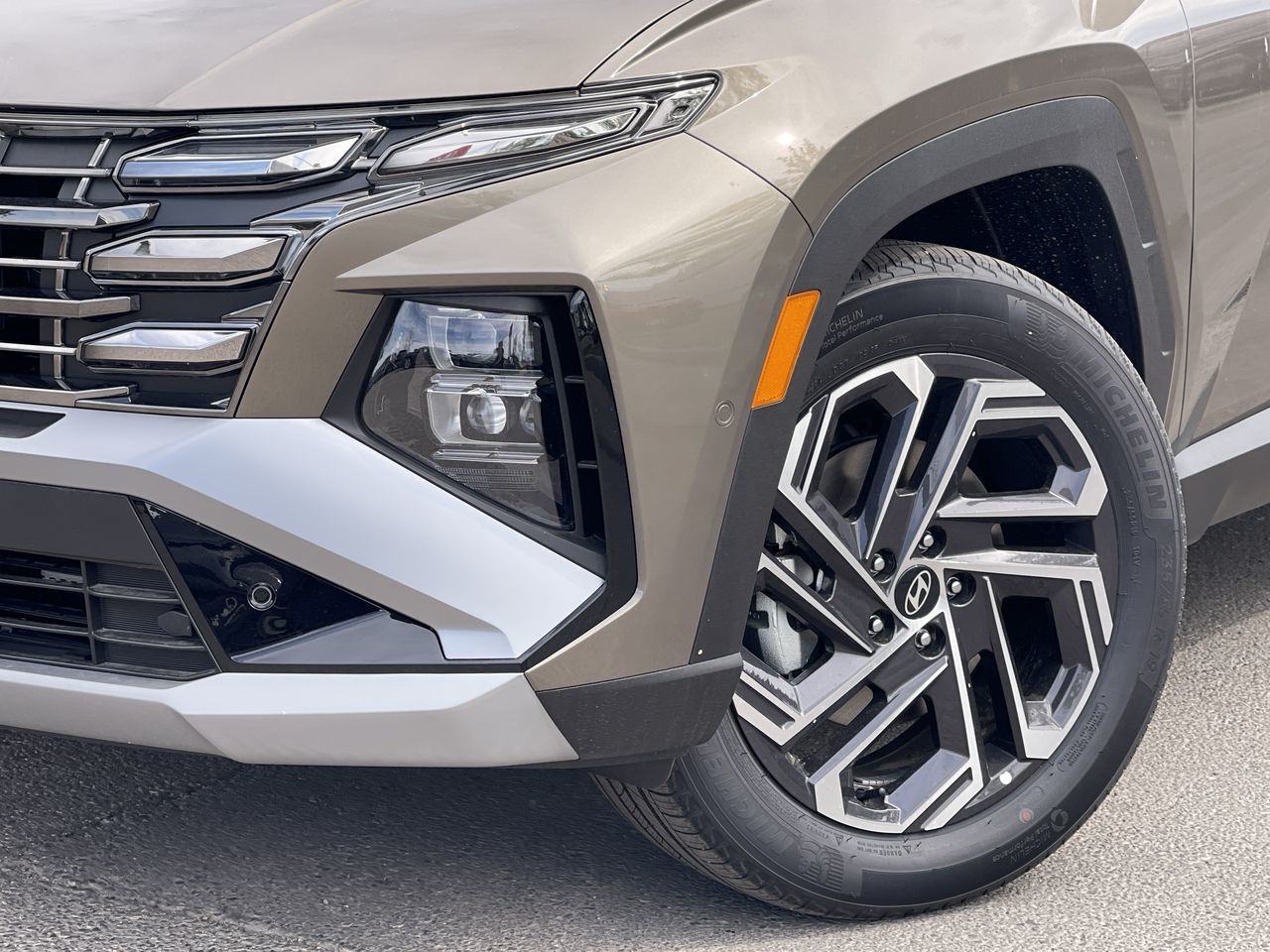 2025 Hyundai Tucson Hybrid in Calgary, Alberta