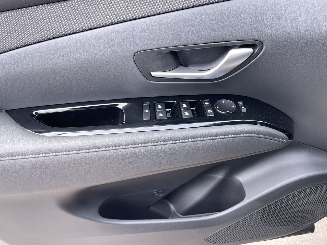 2025 Hyundai Tucson Hybrid in Calgary, Alberta