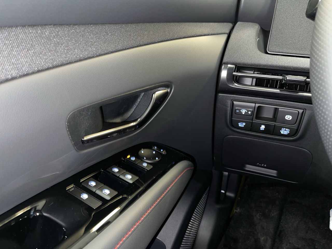 2026 Hyundai Tucson Hybrid in Calgary, Alberta