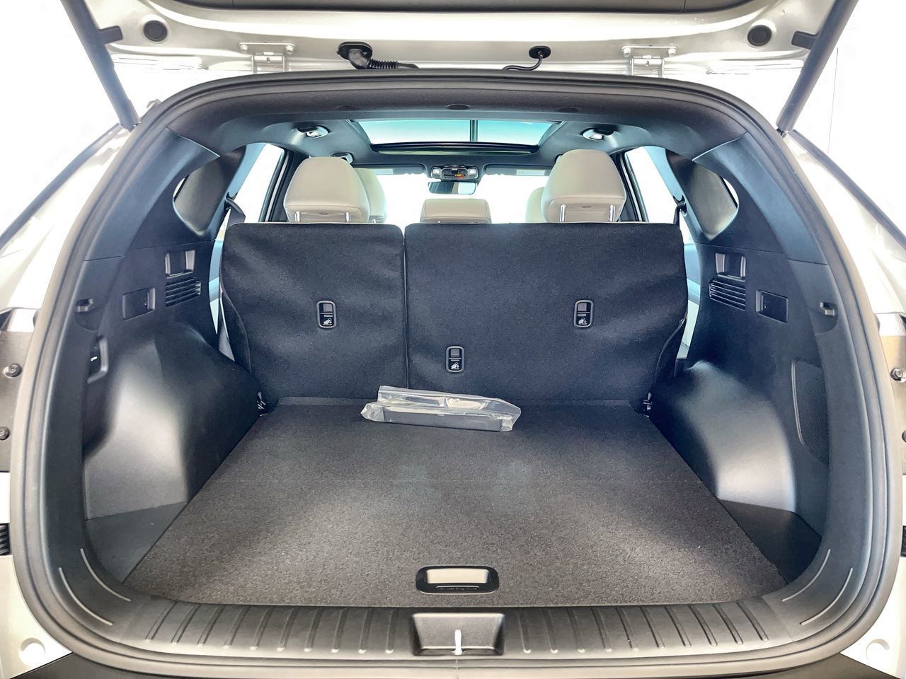 2026 Hyundai Tucson Hybrid in Calgary, Alberta