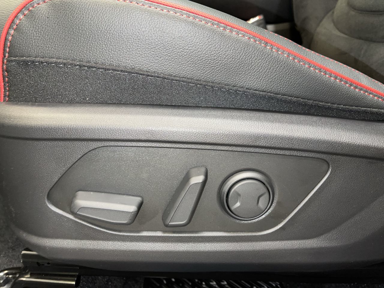 2026 Hyundai Tucson Hybrid in Calgary, Alberta