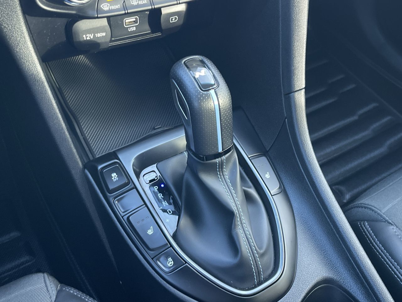 Hyundai Veloster  2021 à Calgary, Alberta