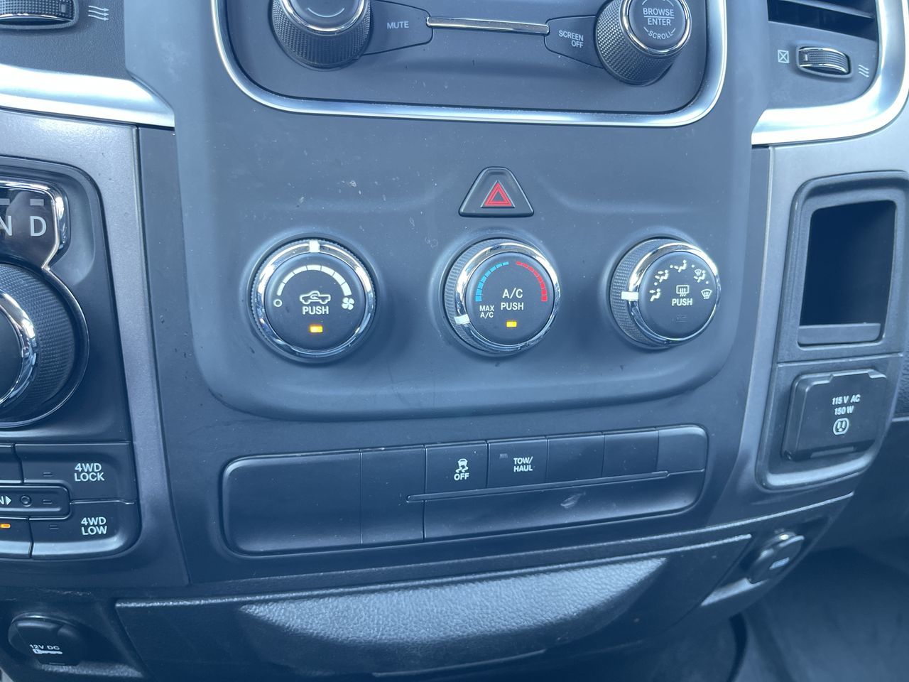 2023 Ram RAM 1500 Classic Crew Cab 4x4 (DS)