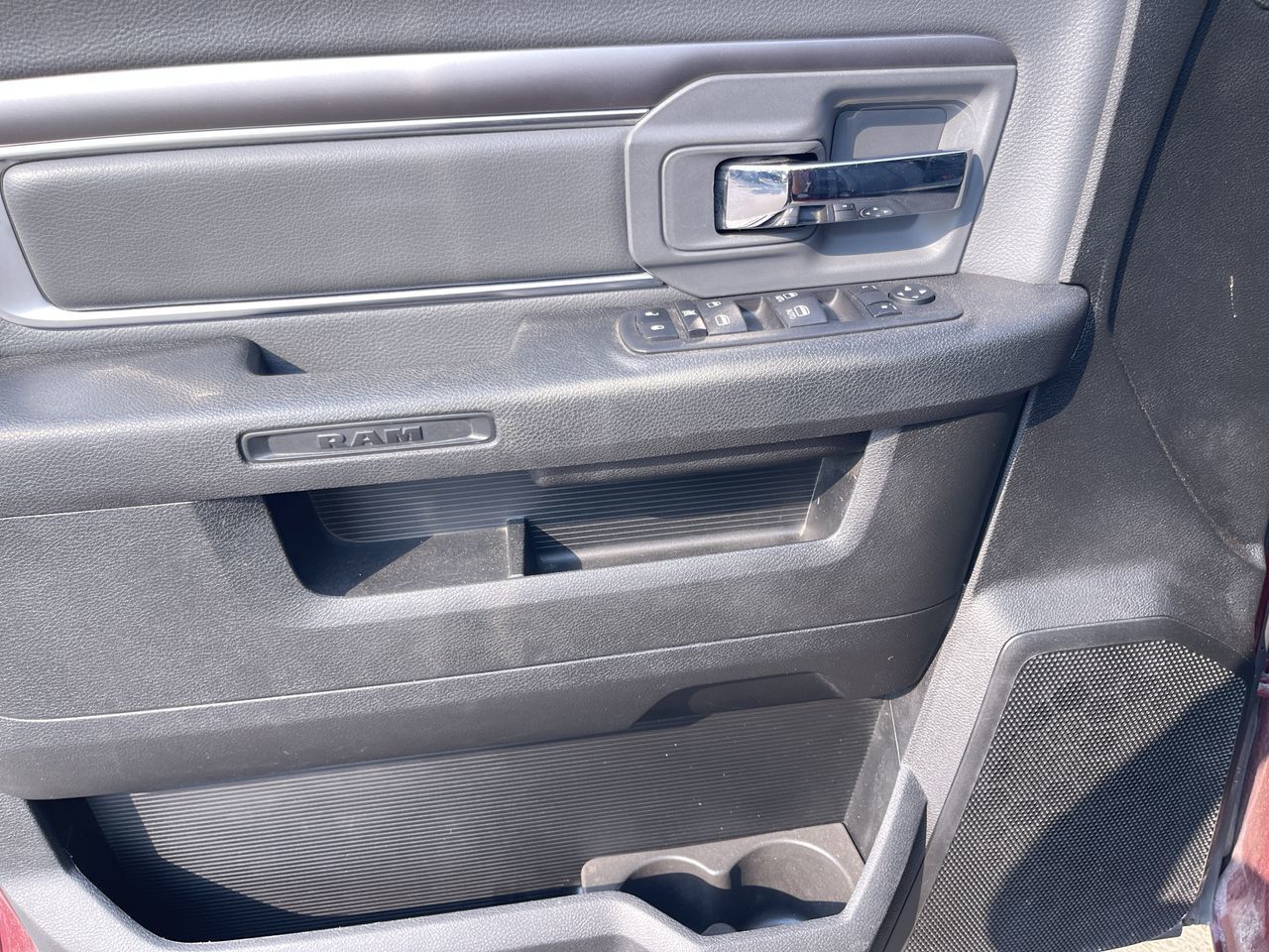2023 Ram RAM 1500 Classic Crew Cab 4x4 (DS)