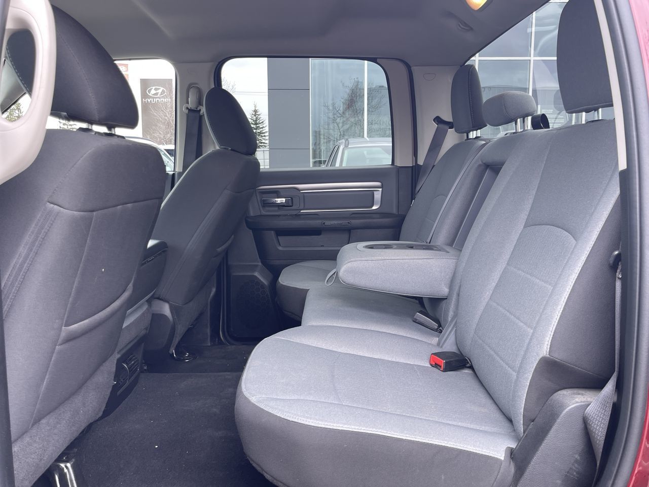 Ram RAM 1500 Classic Crew Cab 4x4 (DS)  2023 à Calgary, Alberta