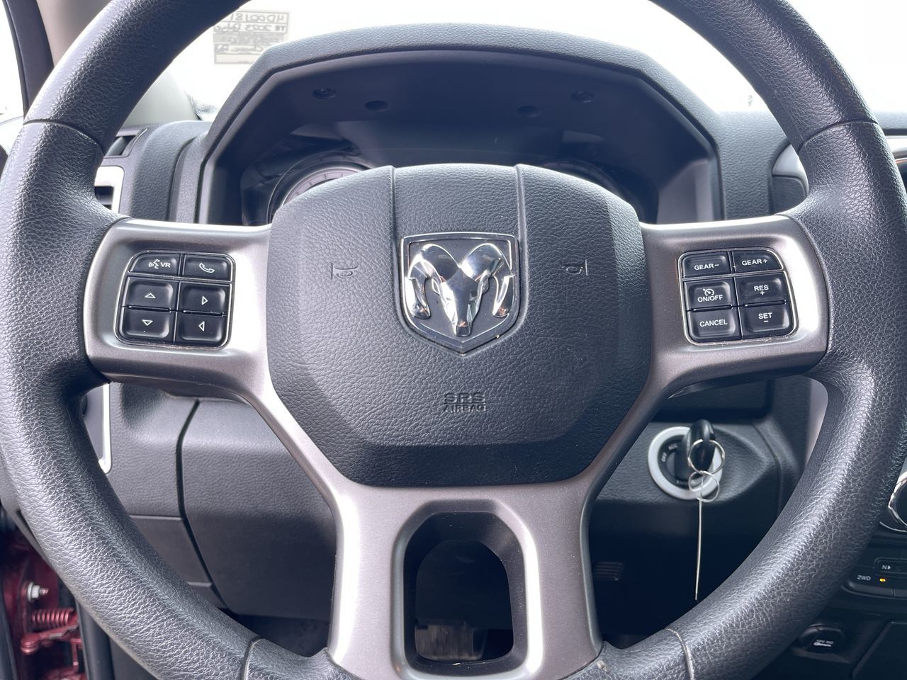 Ram RAM 1500 Classic Crew Cab 4x4 (DS)  2023 à Calgary, Alberta